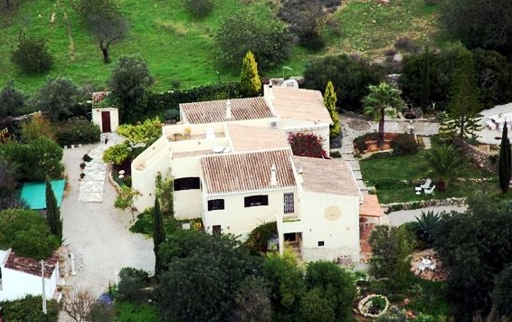 Blick von oben auf das Portugal Ferienhaus an der Algarve