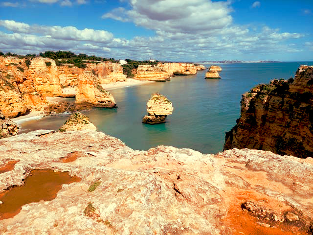 an der Felsalgarve gibt es viele schöne Strände, der Praia da Marinha gehört zu den 100 schönsten Stränden der Welt