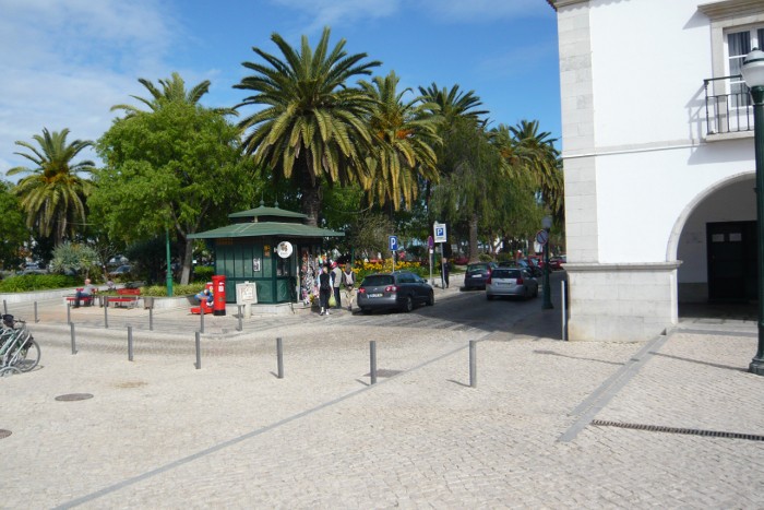 Siesta im Stadtpark von Tavira